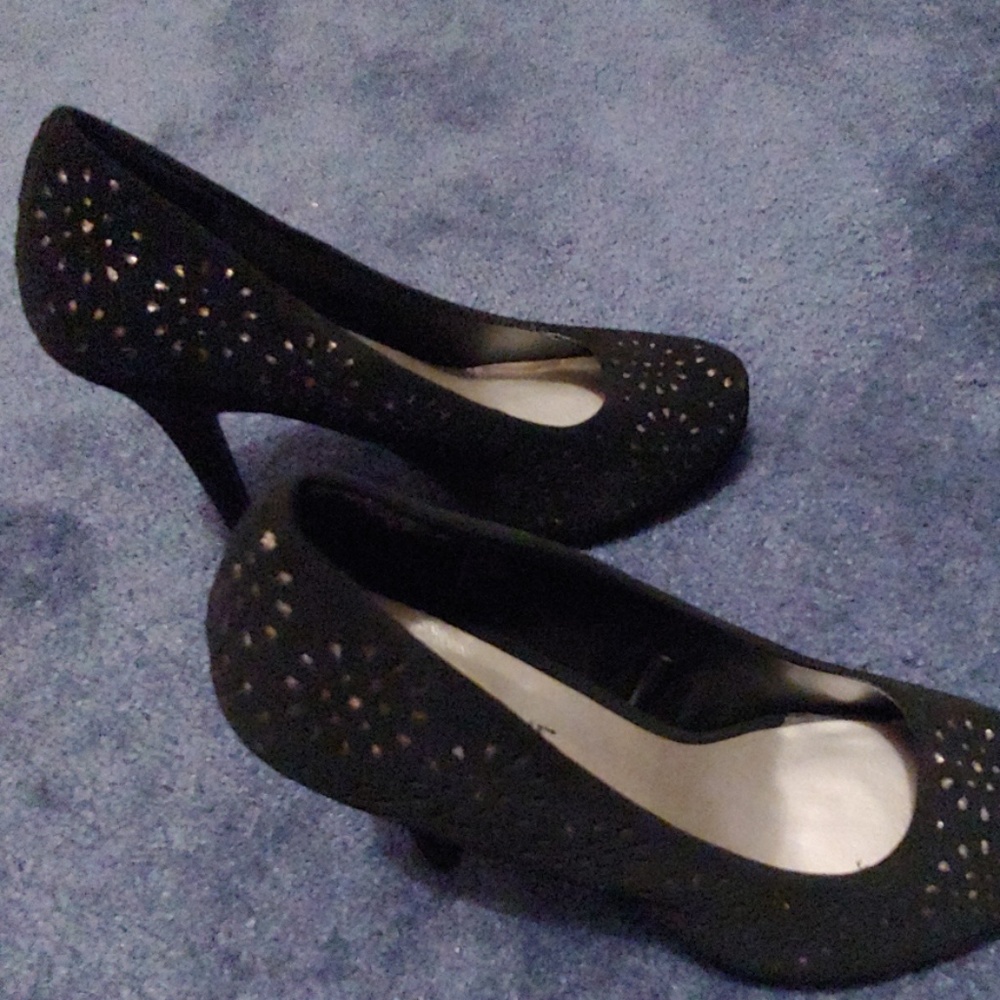 Dress Shoes - Picture 2 of 6